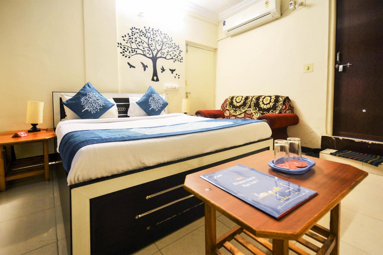 Oyo Hotel Blue Diamond Ахмедабад Экстерьер фото