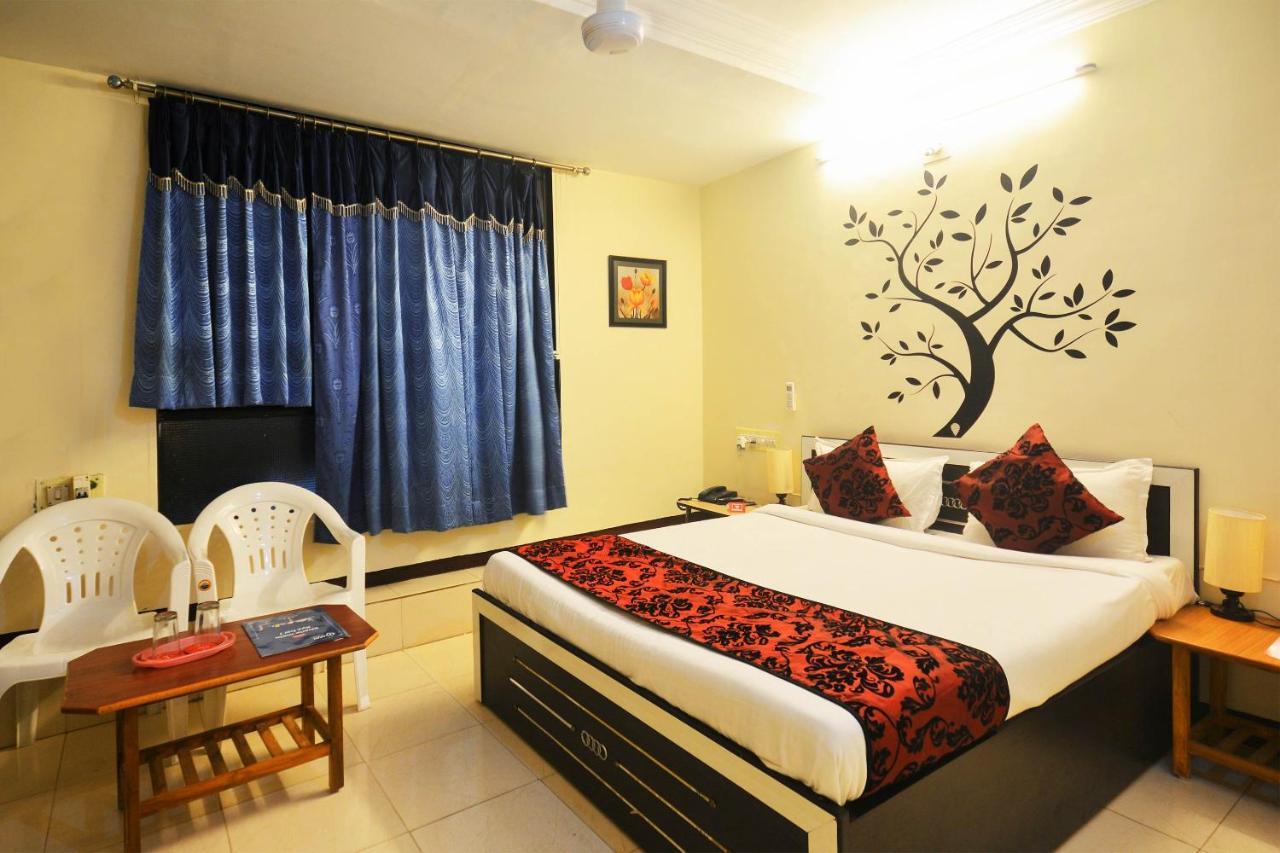Oyo Hotel Blue Diamond Ахмедабад Экстерьер фото