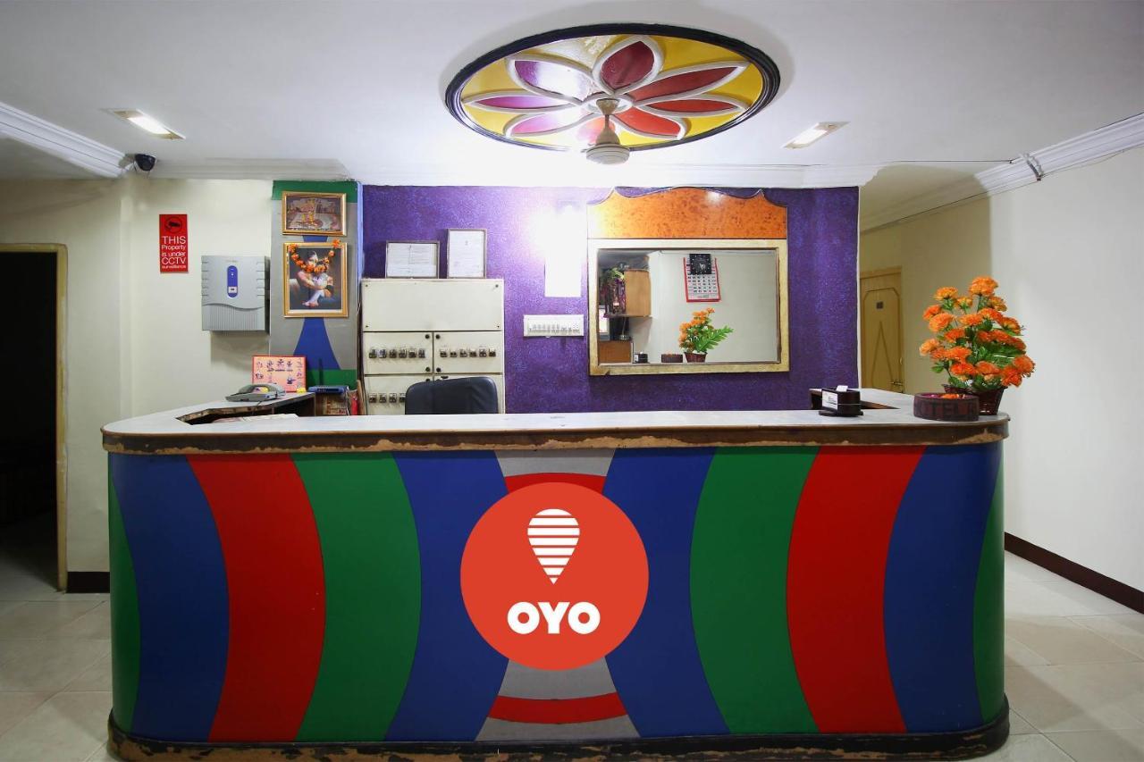 Oyo Hotel Blue Diamond Ахмедабад Экстерьер фото