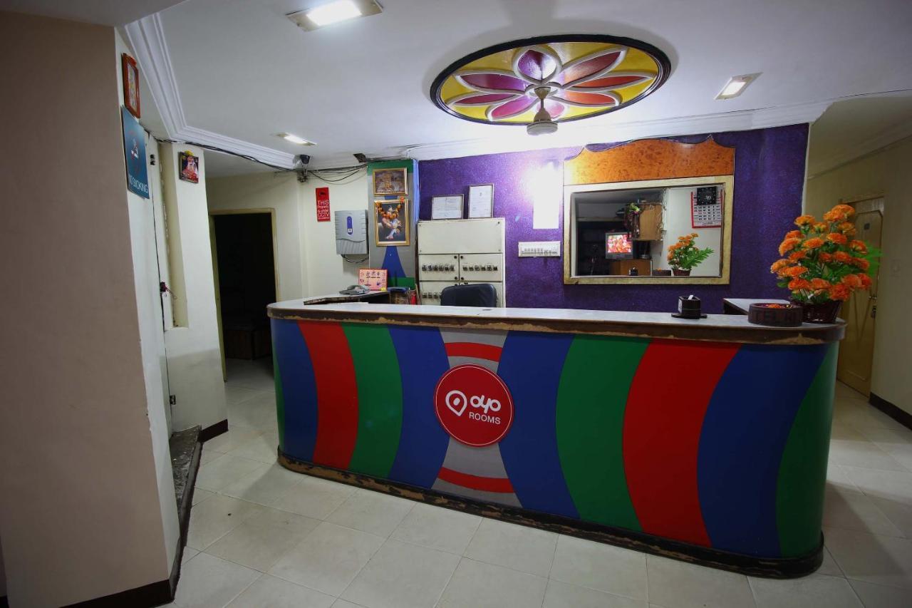 Oyo Hotel Blue Diamond Ахмедабад Экстерьер фото